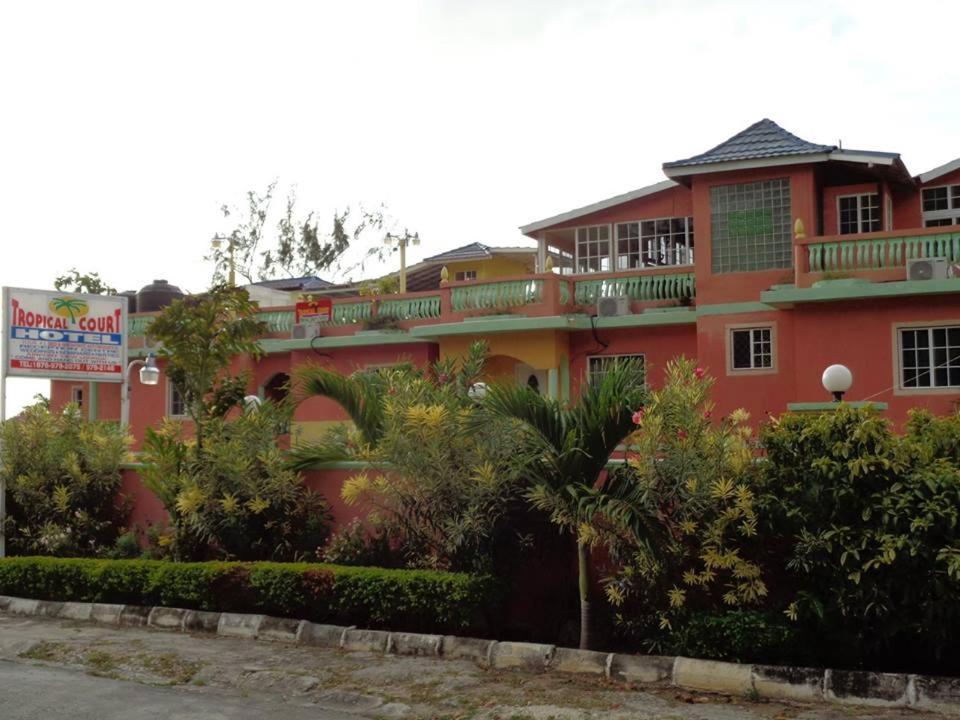 Tropical Court Hotel Montego Bay Eksteriør bilde