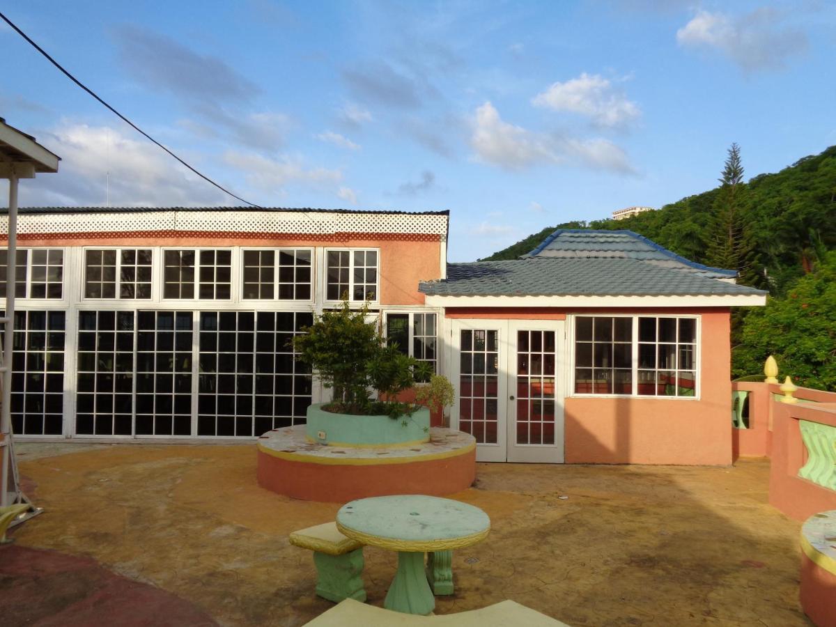 Tropical Court Hotel Montego Bay Eksteriør bilde