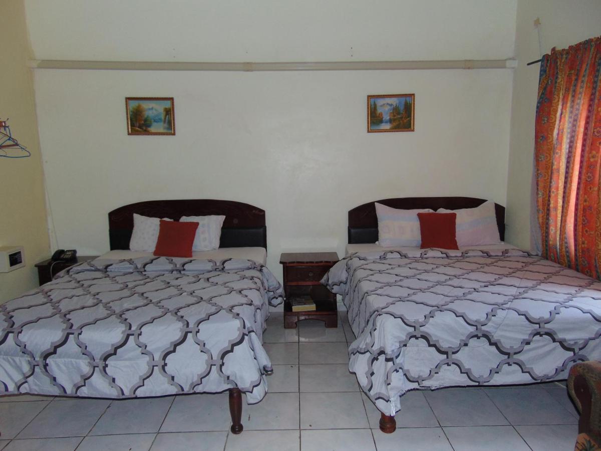 Tropical Court Hotel Montego Bay Eksteriør bilde