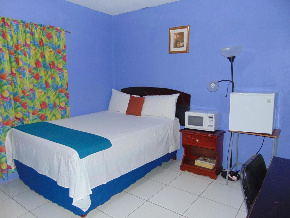 Tropical Court Hotel Montego Bay Eksteriør bilde