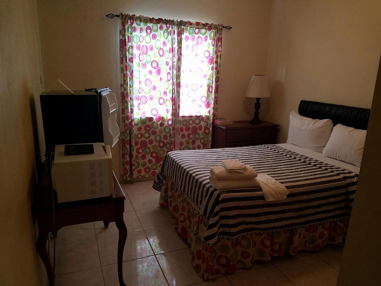 Tropical Court Hotel Montego Bay Eksteriør bilde