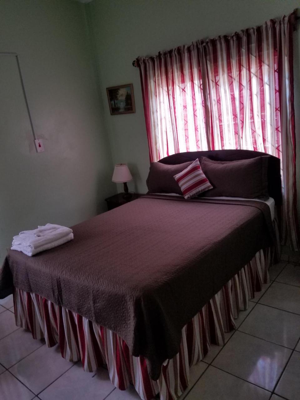 Tropical Court Hotel Montego Bay Eksteriør bilde